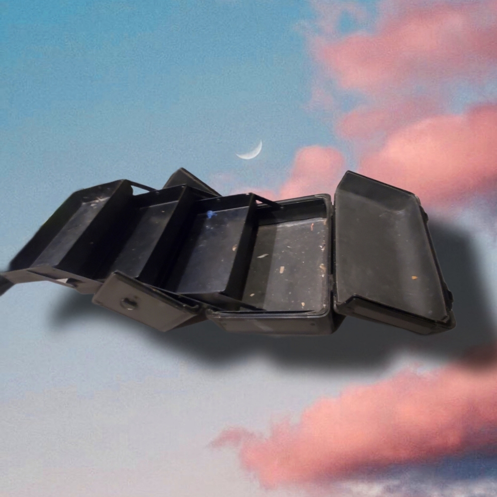 Mac Cosmetics Three Tiered Train Case - image 7